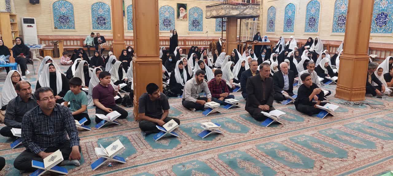 ويژه برنامه شبي با قرآن در کانون "راه کربلا" شهر ايلام برگزار شد